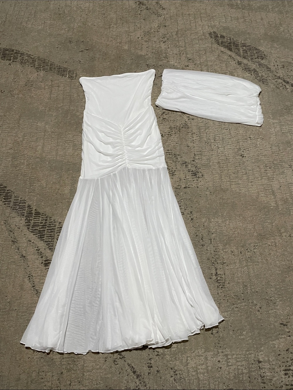 New beautiful White Strapless flowing Maxi Dress with off shoulder piece. Sz M
